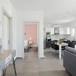 Casa Di Billy Halikounas